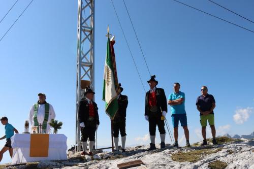 383220384 295502449863821 7851660877666917761 n